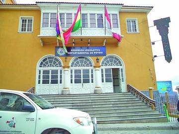 Denuncian ausentismo de asambleístas