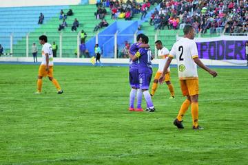 Los jugadores del conjunto potosino festejan el gol del empate.
