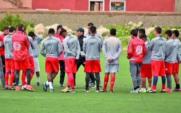 La banda roja y Royal Pari chocan hoy por primera vez  
