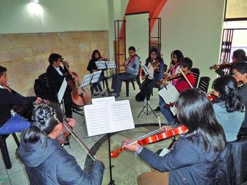 Exhiben logros de curso vacacional