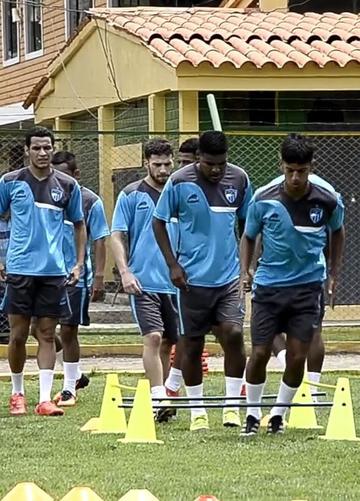 Rosario juega su primer partido internacional