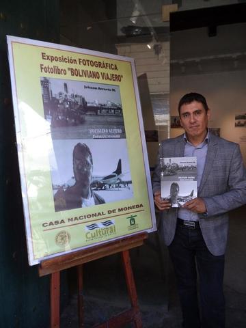 Potosino presenta exposición de fotolibro