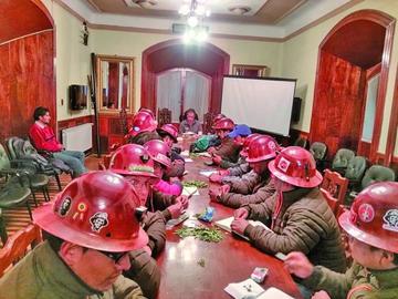 El titular de minería, en el encuentro con los mineros sindicalizados.