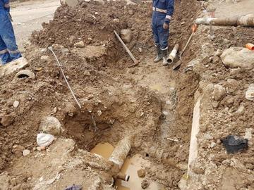 Cortan agua a cinco zonas por la fuga de red matriz