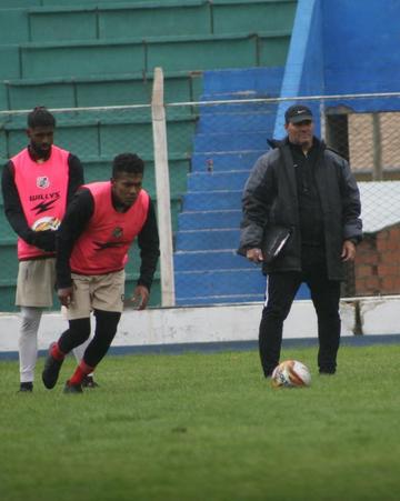 Nacional analiza la llegada de jugadores para la Copa