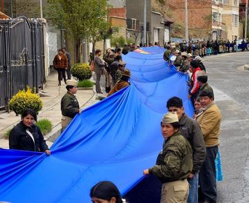Bolivianos alistan el banderazo para apoyar alegatos en La Haya