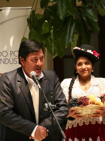 El gobernador Cejas lanza la feria.
