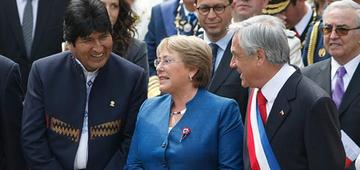 Evo Morales junto a la expresidenta del país austral, Michelle Bachelet, y el actual mandatario Sebastian Piñera.
