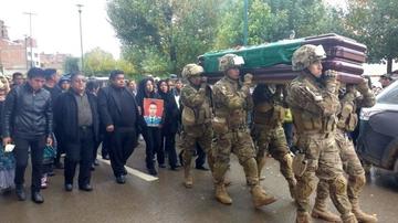Los familiares de Chávez le dieron el último adiós en Oruro, mientras que en La Paz fue despedido Siñani.