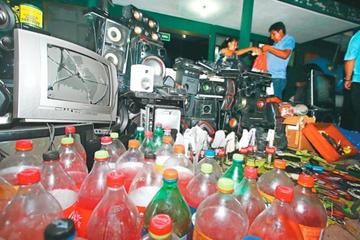 Armas, droga, granadas de guerra, refrigeradores, una destiladora de alcohol fueron hallados en el PC-4.