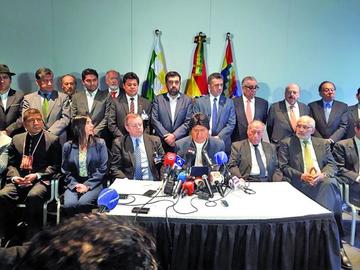 Tas la audiencia, el presidente Morales dió una conferencia de prensa.