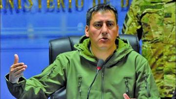 El titular del Ministro de Defensa, Javier Zabaleta, en conferencia de prensa.