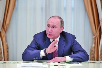 El presidente ruso se reúne con el resto de candidatos presidenciales, un día después de las elecciones.