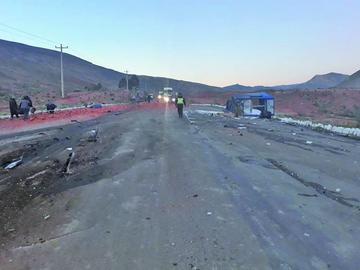Un chofer embiste caseta de Vías Bolivia y huye del lugar