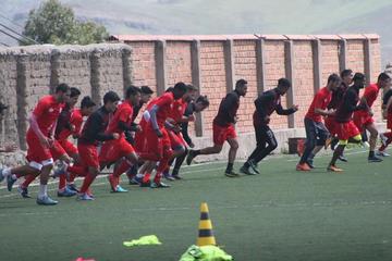 La banda roja define hoy su equipo 