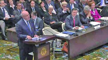 El equipo chileno terminó atacando al presidente Evo Morales, presentando uno de sus tuits ante el tribunal.