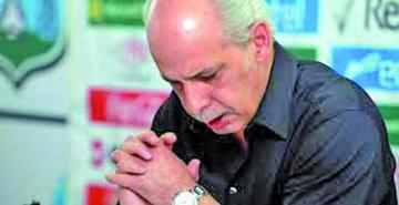 Piden declarar rebelde a Chávez 