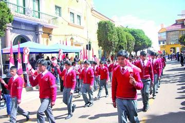 Convocan a 65 escuelas para el desfile estudiantil