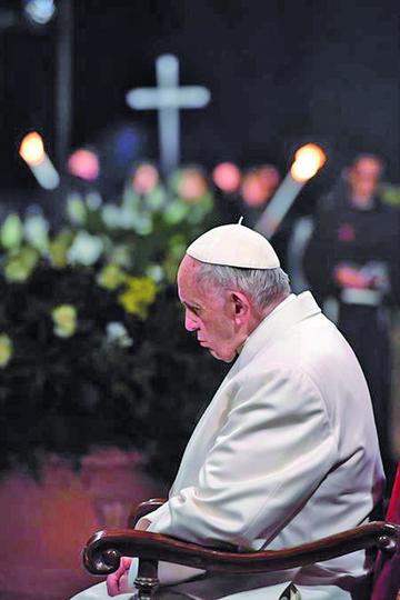 El papa advierte la  división y guerra