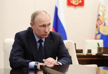 El Gobierno de Vladimir Putin negó estar implicado en el envenenamiento de un exespía y su hija.
