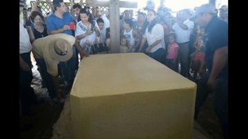Presentan el queso criollo más grande de Bolivia