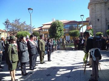 El gobernador Juan Carlos Cejas cerró la presentación de arreglos florales.