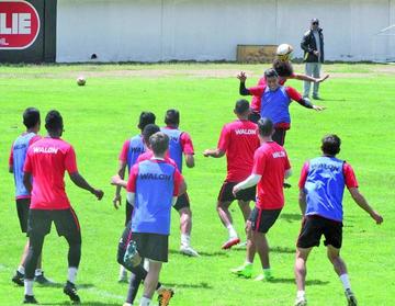 El plantel aurinegro en el cierre  de sus prácticas.
