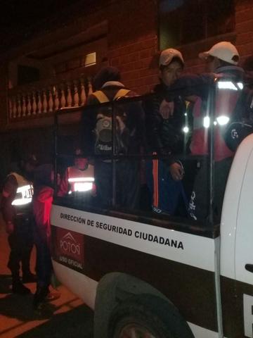 Personas adultas utilizaban varias calles como cantinas