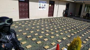 Oruro: Felcn decomisa “narco camión cisterna” con 264 kilos de cocaína