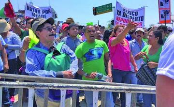 México: maestros de la CNTE y militantes del PRI se enfrentan en Oaxaca