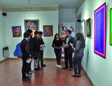 Desarrollan taller y muestra pictórica