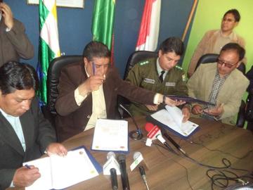 Firman convenio para iniciar talleres sobre leyes vigentes