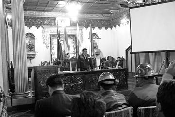El gobernador y sus colaboradores organizaron la reunión de ayer.