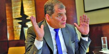 De acuerdo con un testimonio, el exmandatario ecuatoriano recibió dinero a través de un legislador.