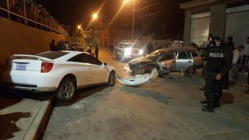 Ebrio causa una colisión frontal de autos