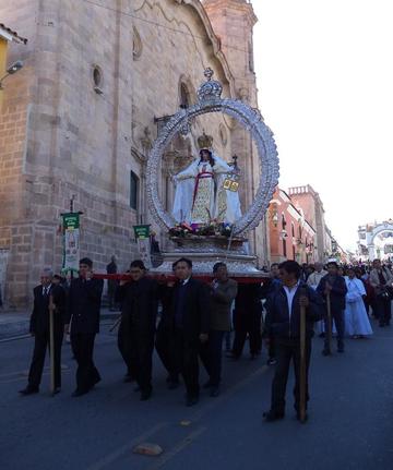 La procesión en el centro histórico.