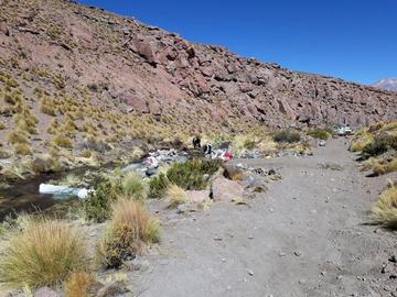 La foto muestra la instalación de la tubería en territorio chileno.