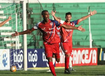 Thiago Ribeiro celebra el gol del triunfo.