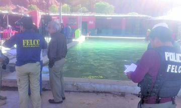 Papás piden informe a maestra por la muerte del niño en una piscina