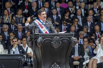 Alvarado inicia mandato en Costa Rica con un llamado a la unidad