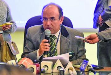 El fiscal departamental, Oscar Vera, ante los medios de comunicación.