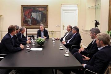 Macri se reúne con opositores para hablar de la situación económica