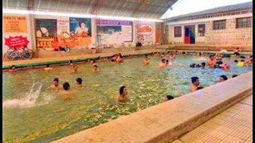 Niña muere asfixiada tras ser succionada en piscina