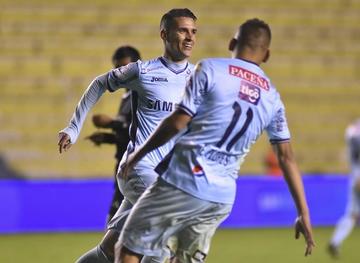 El español Callejón festeja el único gol del cotejo.