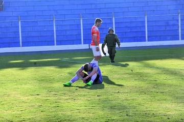 El delantero Germán Sosa queda frustrado tras escuchar el pitazo final.