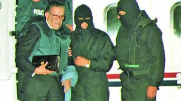 Así llegó al aeropuerto de El Alto el dictador.