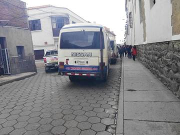 Reconocen alta contaminación por autos de transporte público