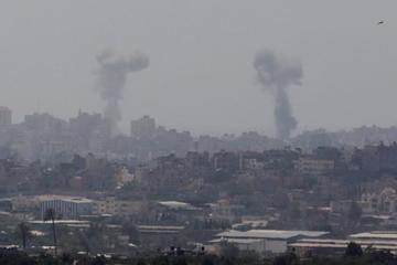Gaza desafía a Israel al disparar decenas de cohetes en la zona