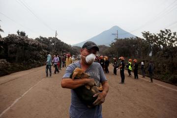Erupción de volcán en Guatemala ya causa 69 personas fallecidas