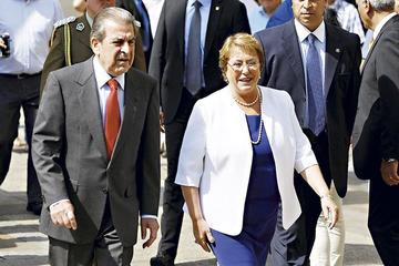 Piden indagar a Bachelet por supuestos vínculos con brasileña OAS